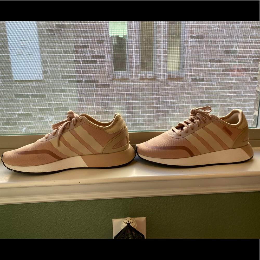 Adidas mauve sneakers